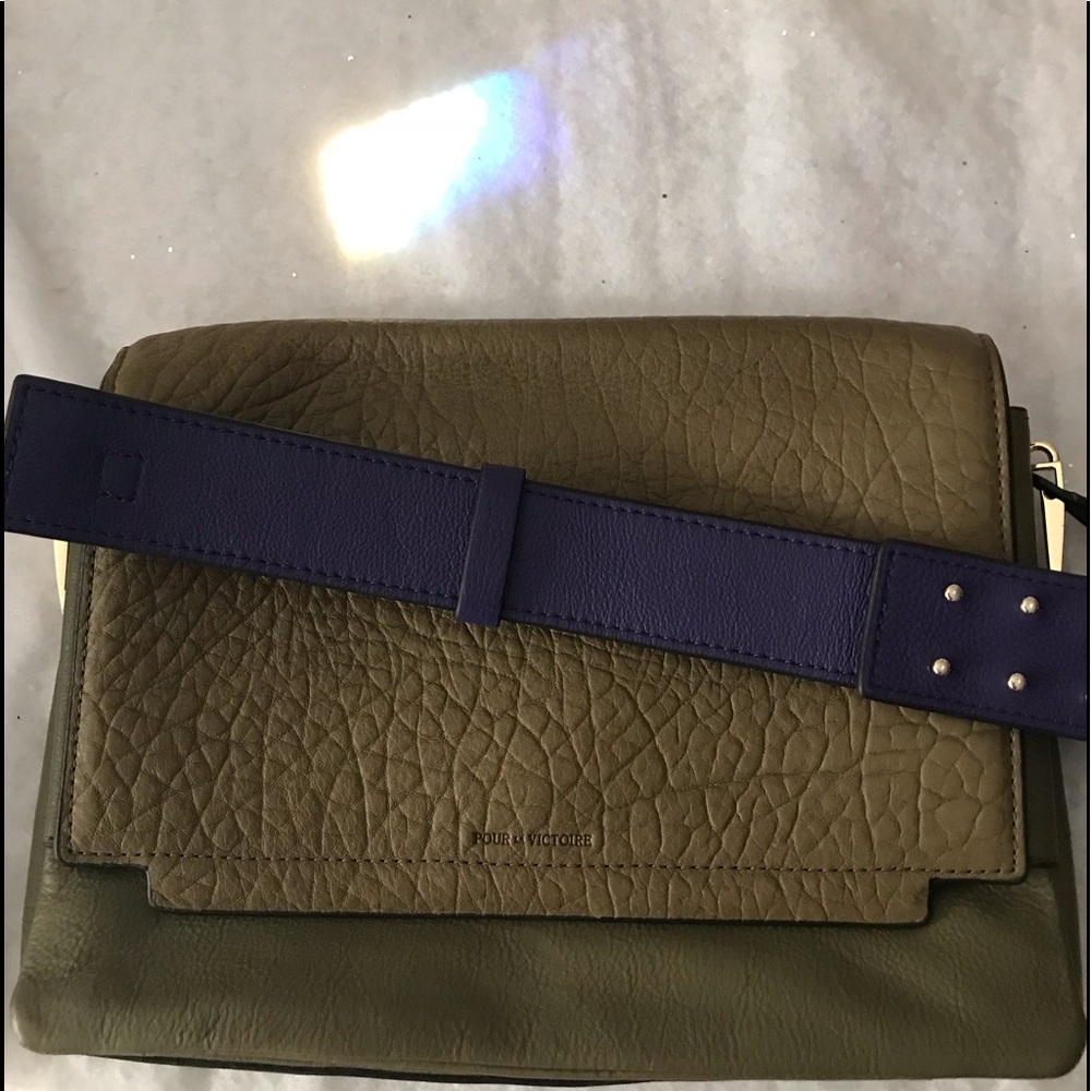Pour Le Victoire Leather Bag